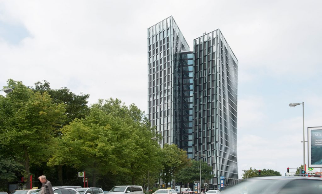 Tanzende Türme in Hamburg. Bekanntes Bürogebäude an der Reeperbahn mit Pantrys vom Hummel Küchenwerk.